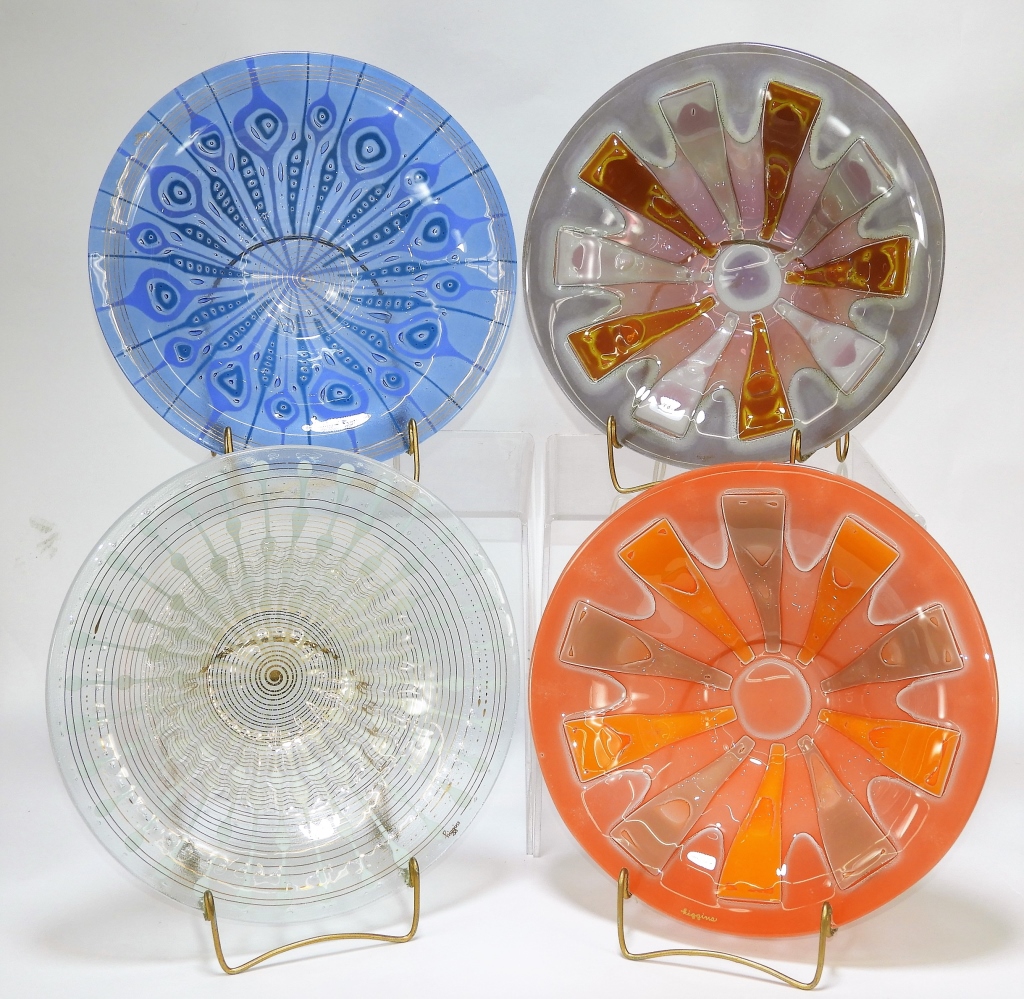 Appraisal: HIGGINS MODERN ORANGE-BLUE ART GLASS BOWL GROUP United States th