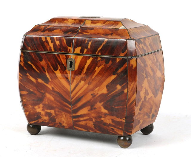 Appraisal: A GEORGE III TORTOISESHELL TEA CADDY with twin divisional interior