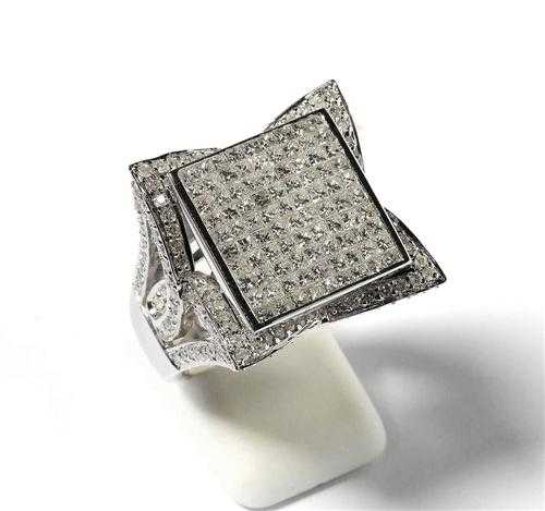 Appraisal: DIAMOND RING White gold Decorative large ring the square top