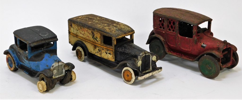 Appraisal: ANTIQUE ARCADE AMERICAN CAST IRON TOY CARS United States Early