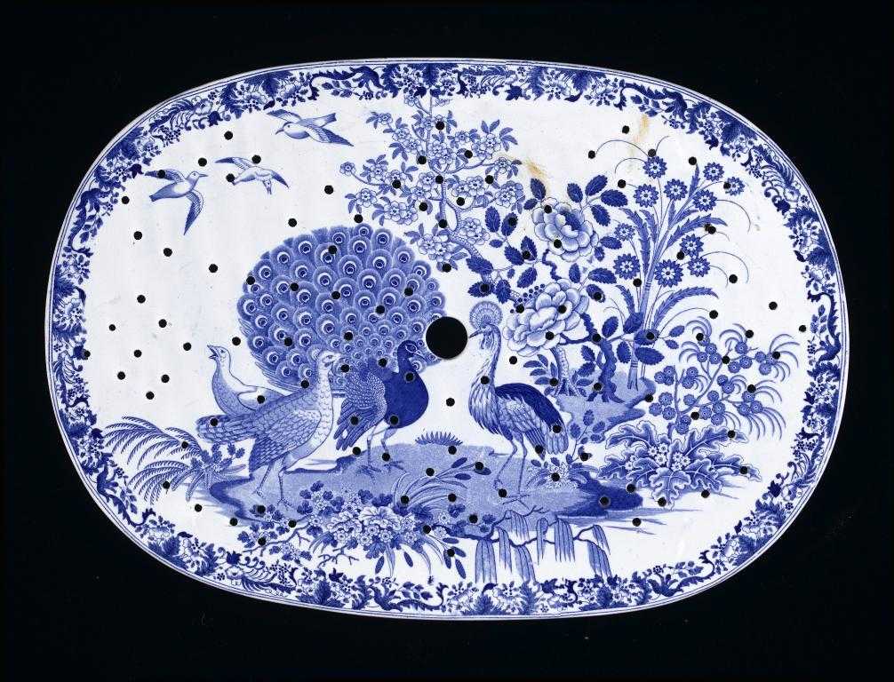 Appraisal: A BLUE PRINTED EARTHENWARE ORNITHOLOGICAL SERIES DRAINER MINTON OR STEVENSON