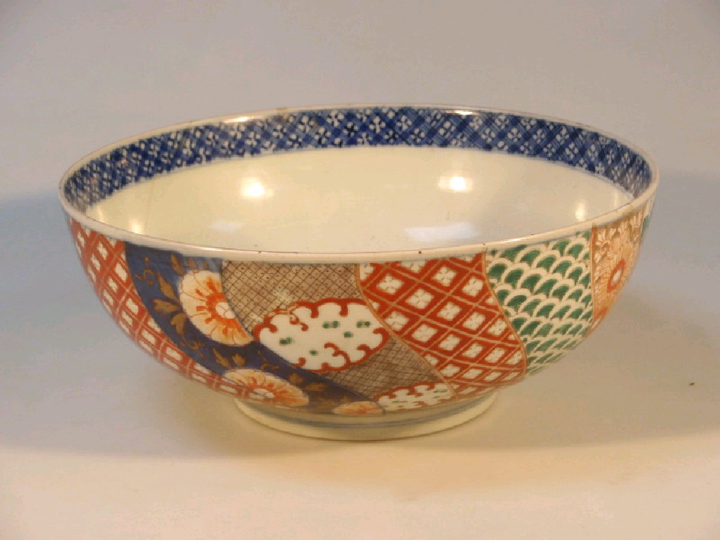 Appraisal: A large late thC Imari bowl with a floral medallion