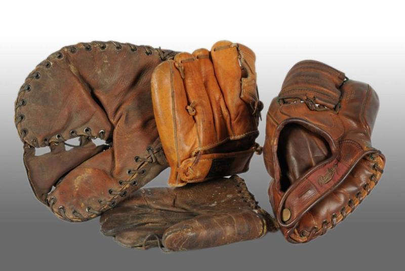 Appraisal: Lot of Early Baseball Gloves Description s to s Various