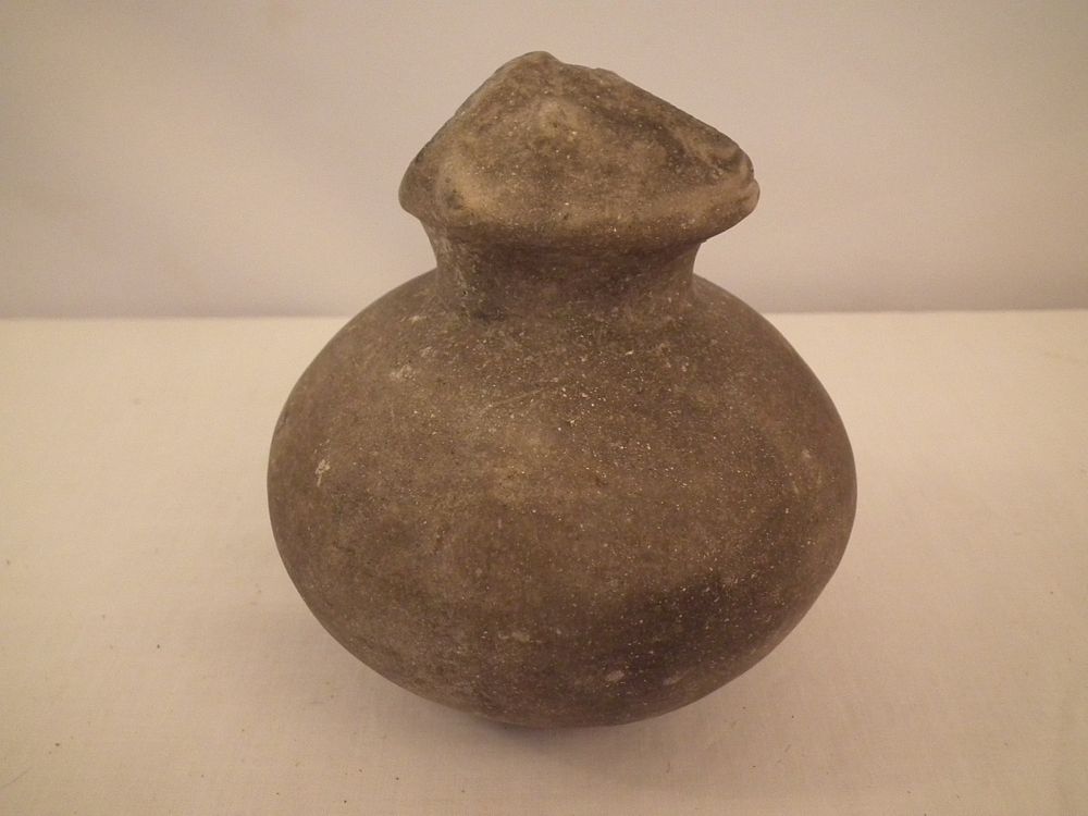 Appraisal: EARLY NATIVE AMERICAN EFFIGY POT Early Native American pottery effigy