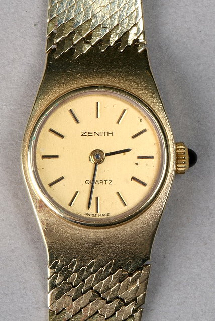 Appraisal: A LADIES CT GOLD WRIST WATCH by Zenith with gilt