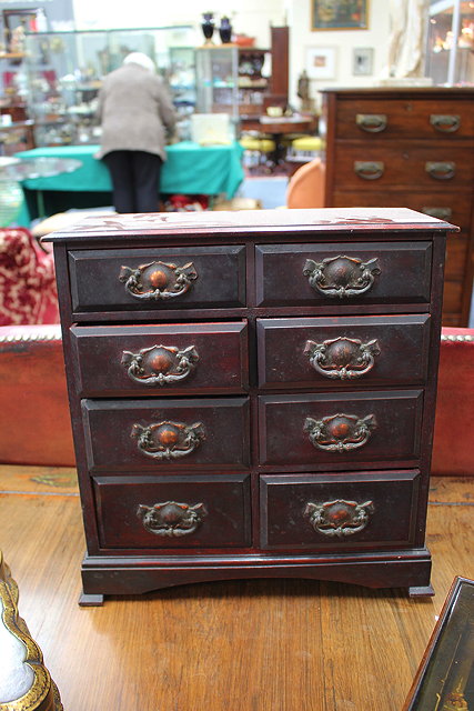 Appraisal: AN EARLY TH CENTURY MAHOGANY TABLE TOP CHEST of eight