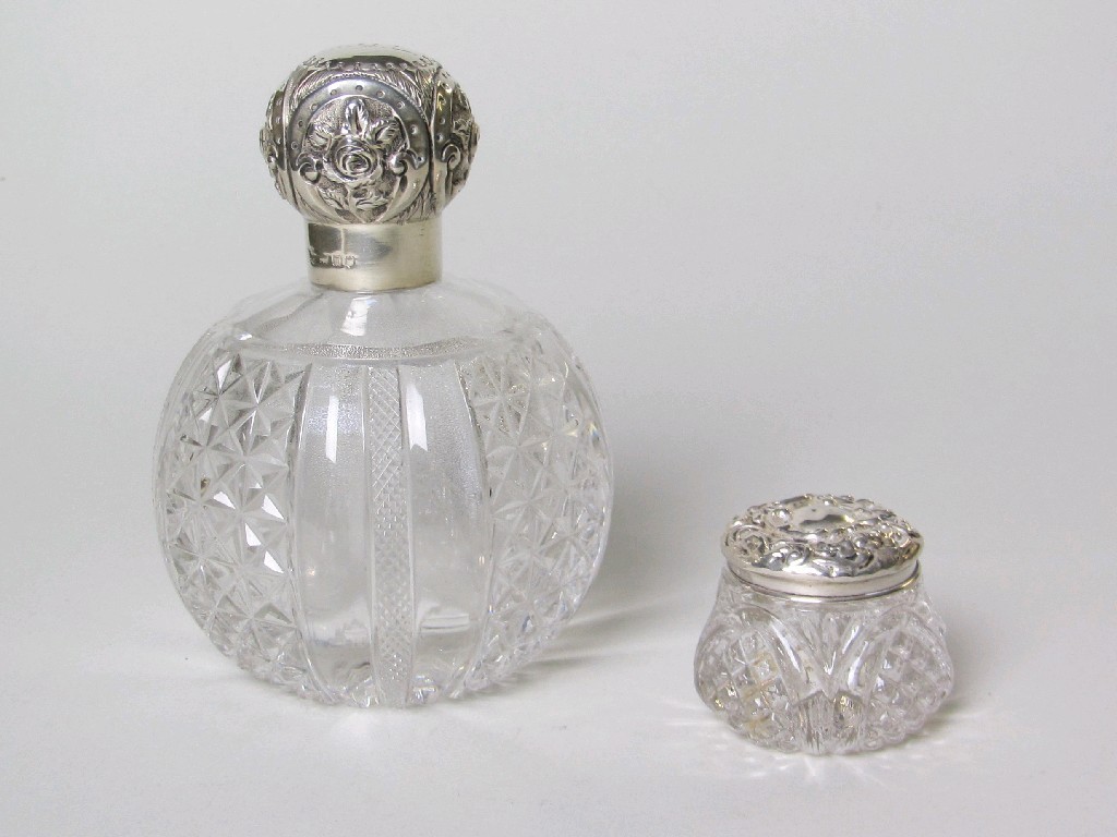 Appraisal: Lot comprising silver topped scent bottle London and a silver