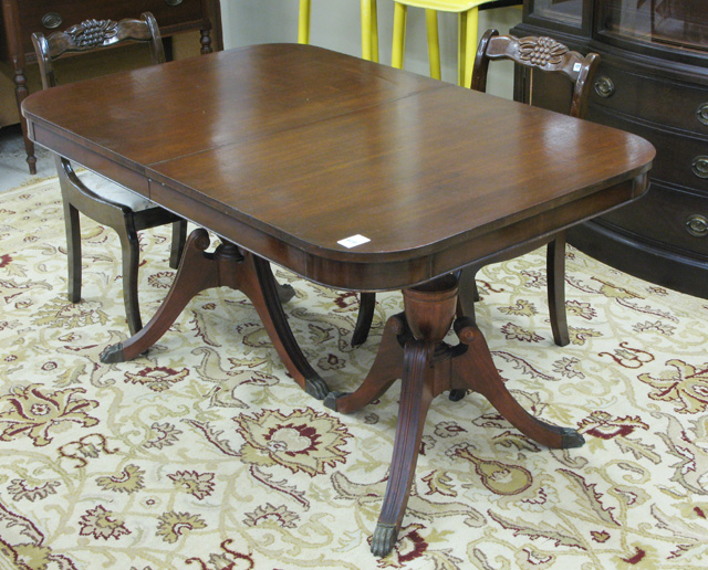 Appraisal: FEDERAL STYLE MAHOGANY DINING TABLE WITH LEAF American mid- th