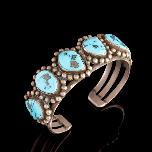 Appraisal: A STERLING SILVER AND KINGMAN TURQUOISE BRACELETThe three-bar sterling silver