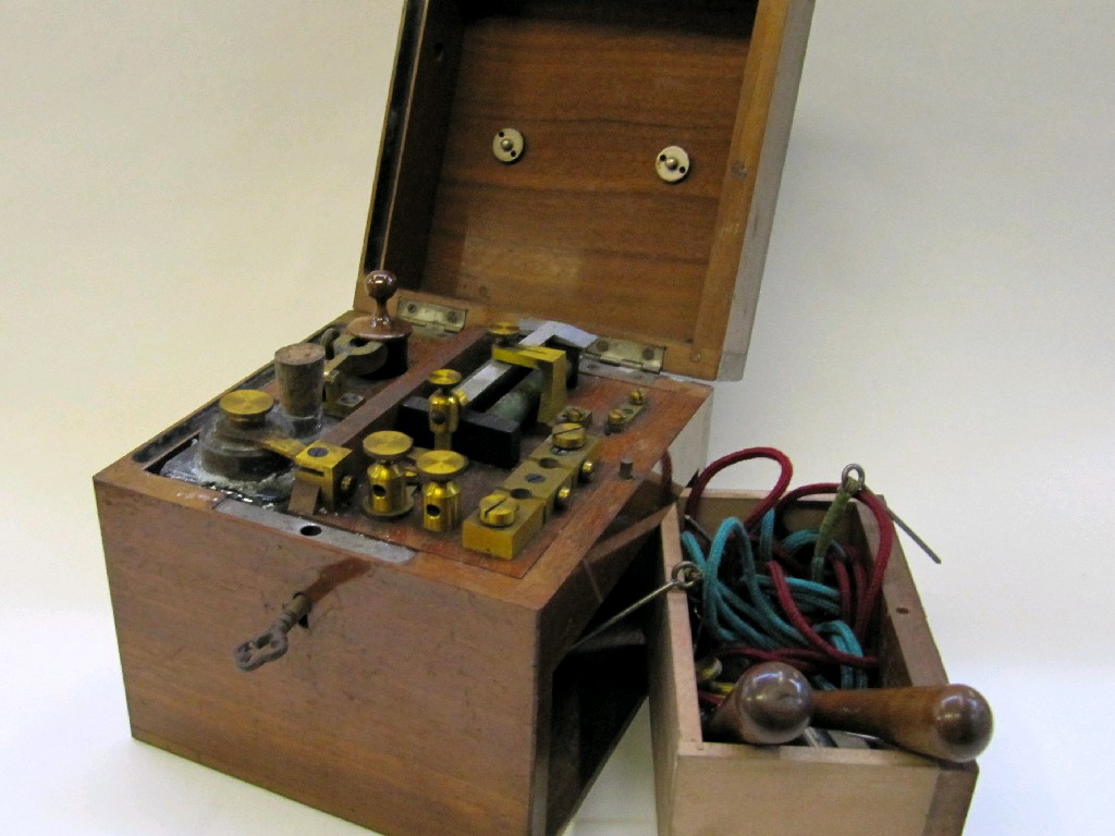 Appraisal: Victorian electrostatic therapy machine in square mahogany box