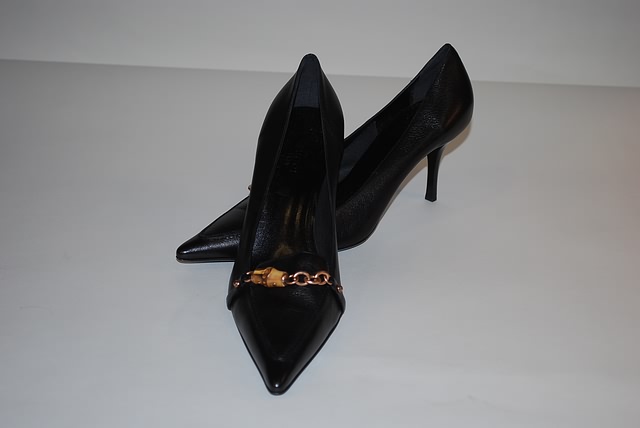 Appraisal: Gucci black pointy leather pumps w wood barrel and chain