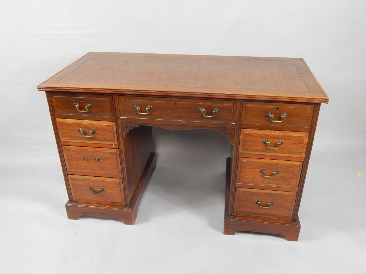 Appraisal: An early thC mahogany twin pedestal desk with one long