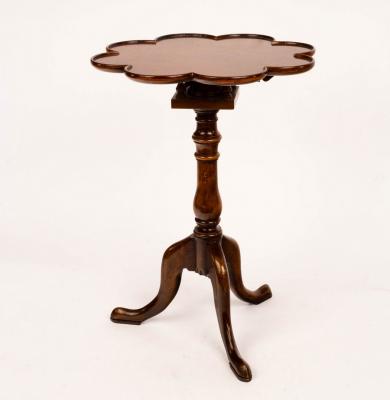 Appraisal: A burr walnut tripod table the bird cage action top