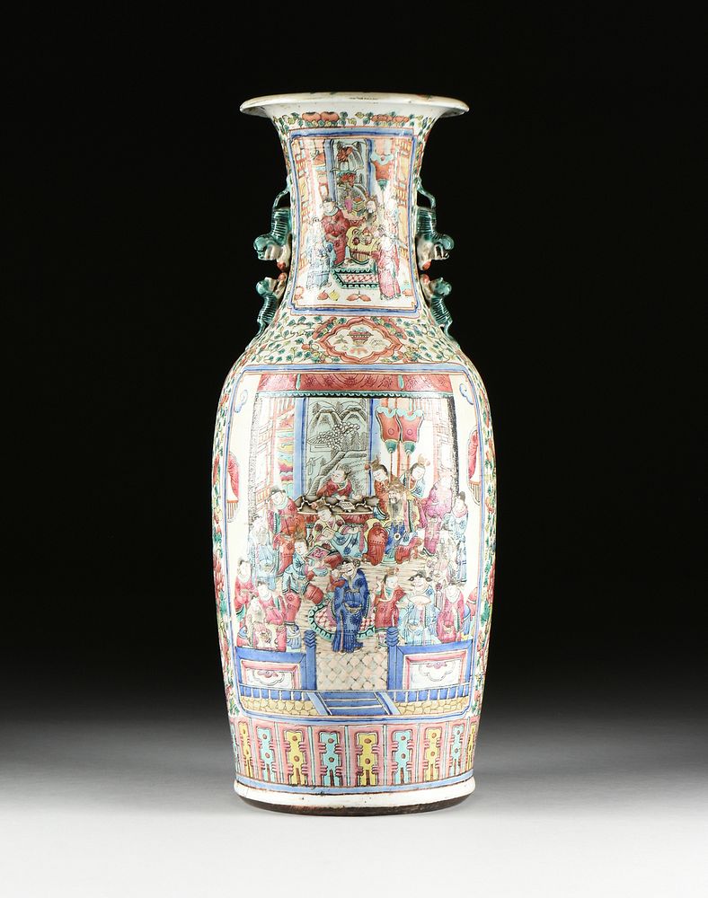 Appraisal: A CHINESE EXPORT FAMILLE ROSE PORCELAIN VASE LATE QING DYNASTY