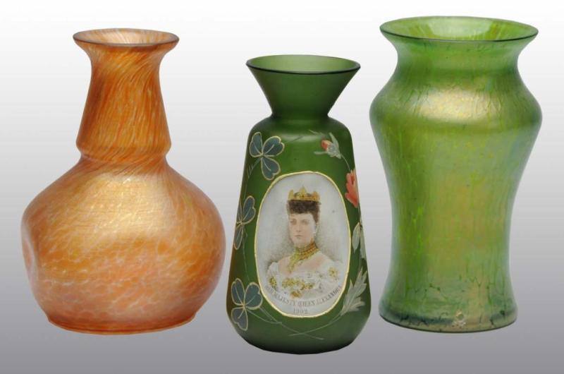 Appraisal: Lot of Art Glass Vases Description All are unmarked Includes