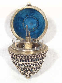 Appraisal: A silver plated egg fitted for needles thimbles and cotton