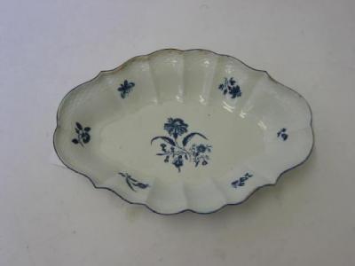 Appraisal: A WORCESTER PORCELAIN DISH c of shaped oval form with