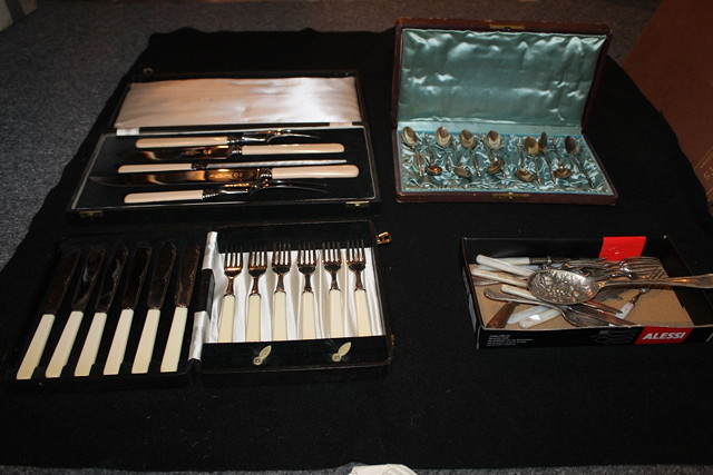 Appraisal: A FIVE PIECE BONE HANDLED CARVING SET in original box