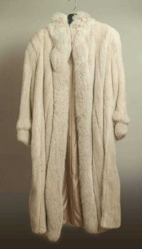 Appraisal: Fox Fur Coat Ladies fox fur coat Herbert's Furs San