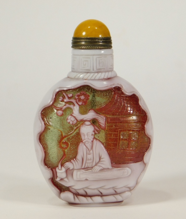 Appraisal: CHINESE SNOWFLAKE PEKING GLASS SNUFF BOTTLE China th-Early th CenturyWhite