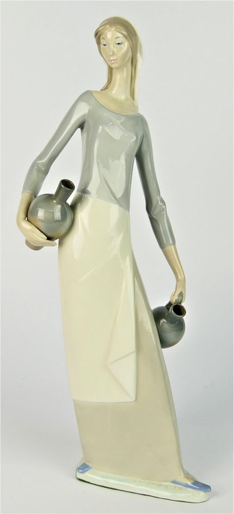 Appraisal: LLADRO PORCELAIN FIGURE LLADRO PORCELAIN FIGURE Condition All lots are