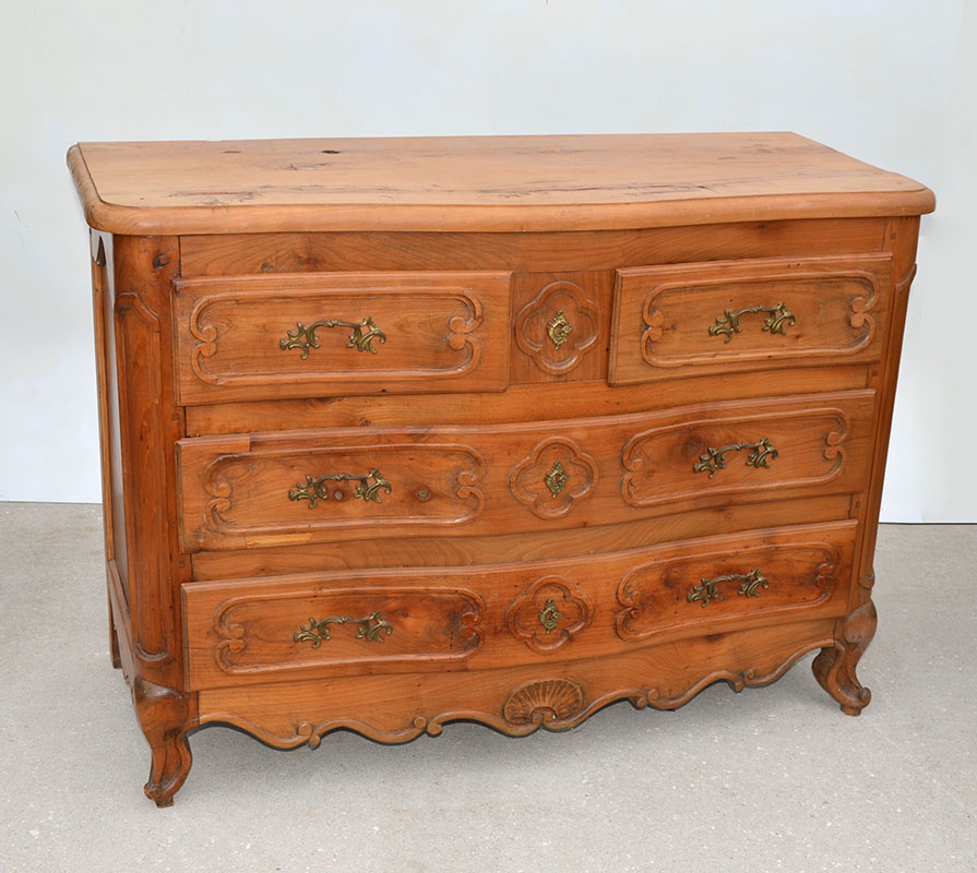 Appraisal: TH CENTURY FRENCH CHEST OF DRAWERS Serpentine top and front