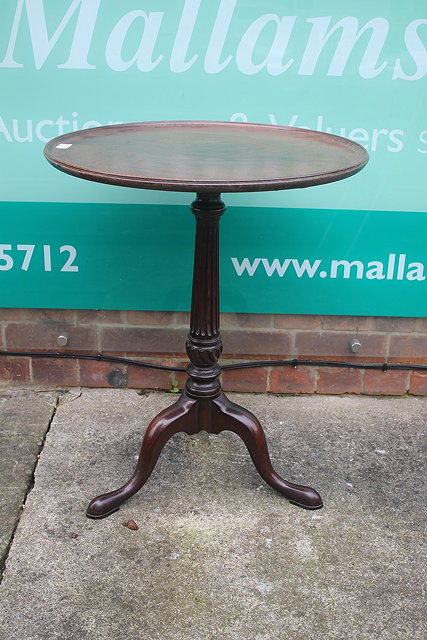 Appraisal: A TH CNTURY CHIPPENDALE STYLE MAHOGANY TRIPOD TABLE with circular