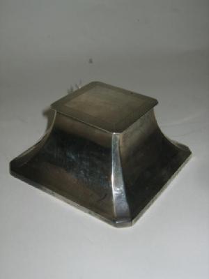 Appraisal: AN INKWELL maker Deakin Francis Ltd Birmingham of canted square