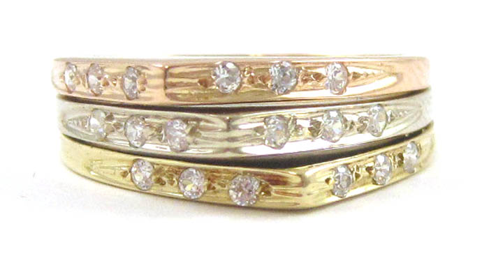 Appraisal: DIAMOND AND FOURTEEN KARAT GOLD RING The yellow white and