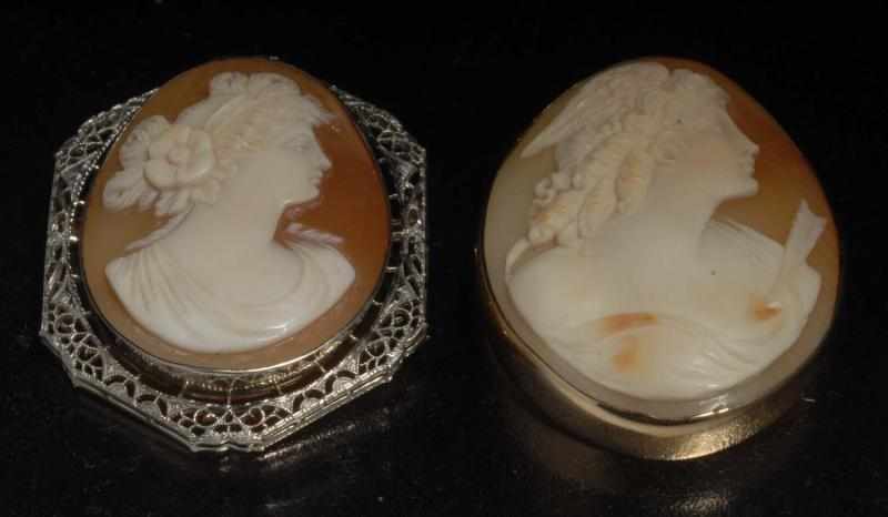 Appraisal: Lot of K Gold Shell Cameo Pins Description One in