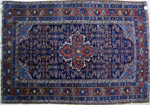 Appraisal: Hamadan throw rug ca with central medallion on a navy