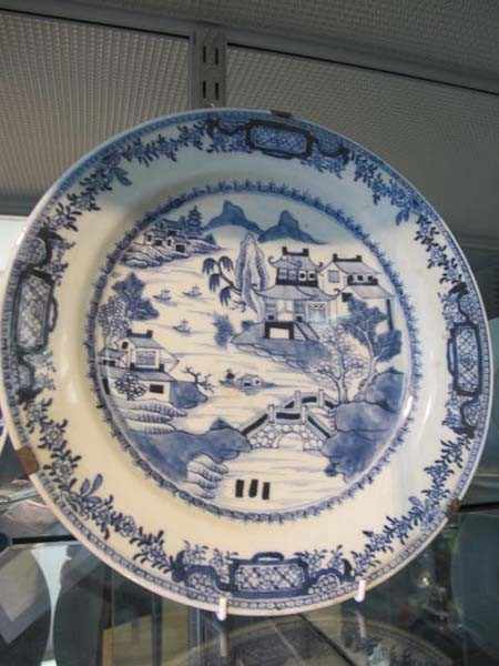 Appraisal: TH CENTURY CHINESE BLUE AND WHITE EXPORT WARE PLATE