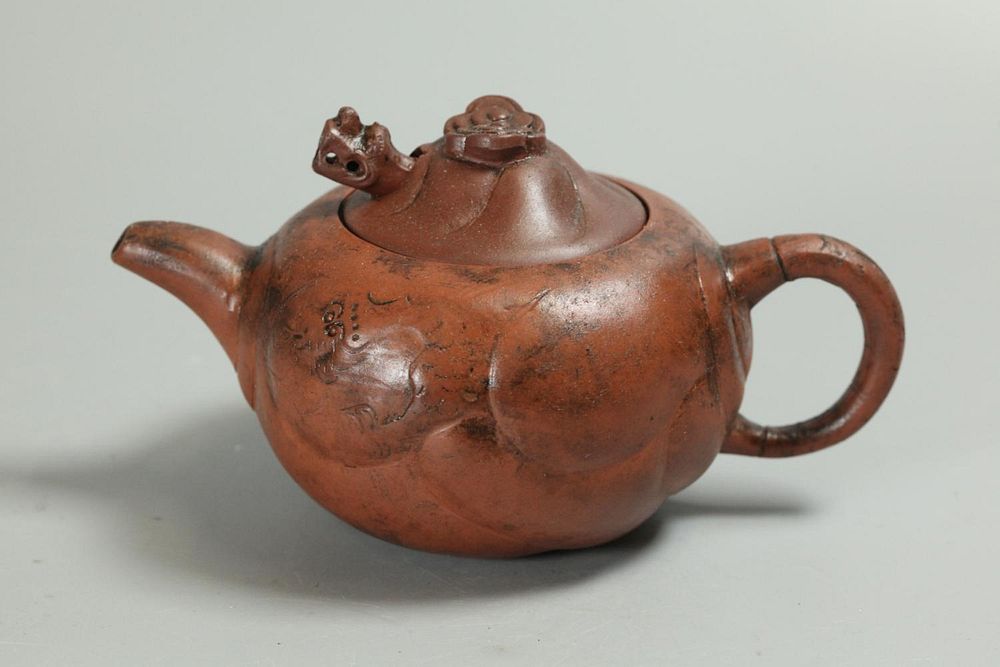 Appraisal: Chinese yixing teapot possibly Republican period in L x in