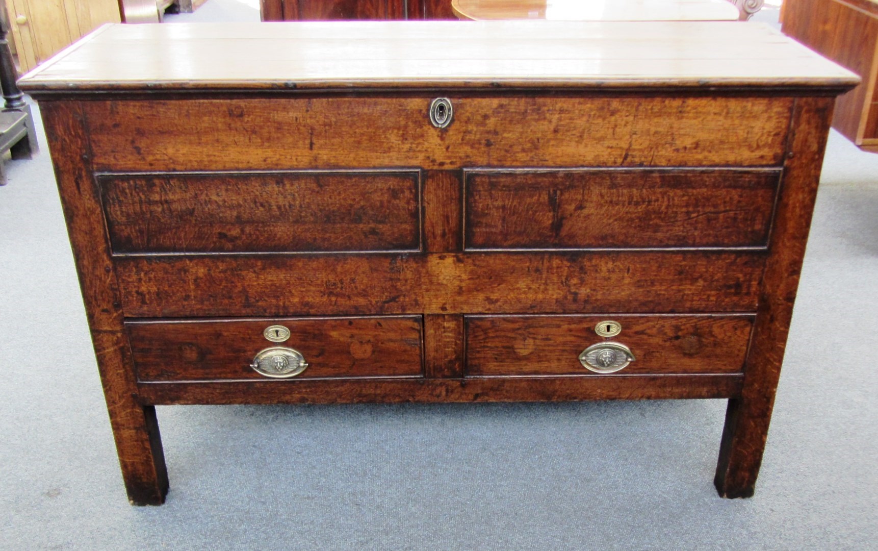 Appraisal: An th century oak mule chest the lift off top