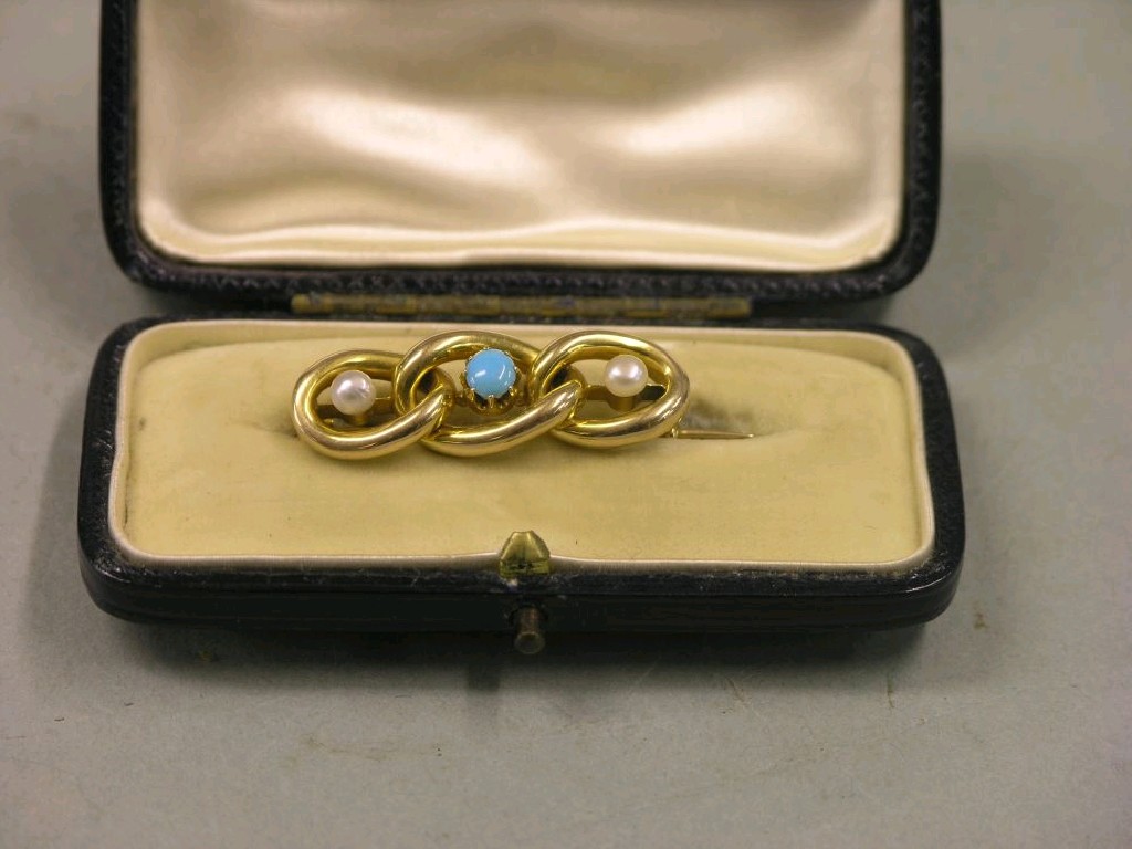 Appraisal: A Victorian ct gold bar brooch in the design of