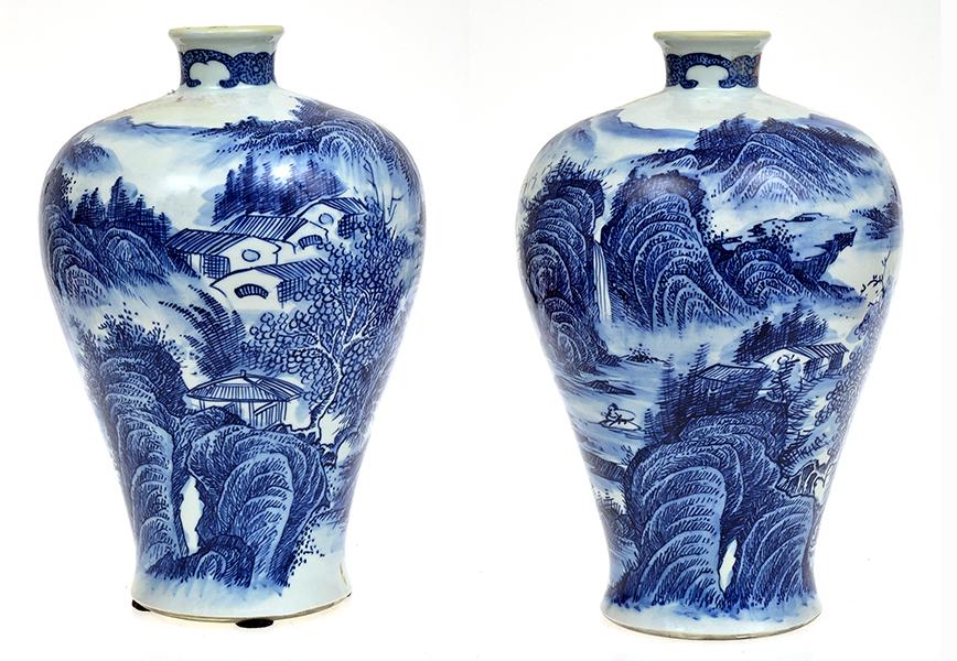 Appraisal: A PAIR OF CHINESE BLUE AND WHITE VASES WITH LANDSCAPE