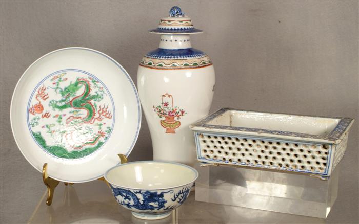 Appraisal: Lot of pieces of Chinese porcelain to include a covered