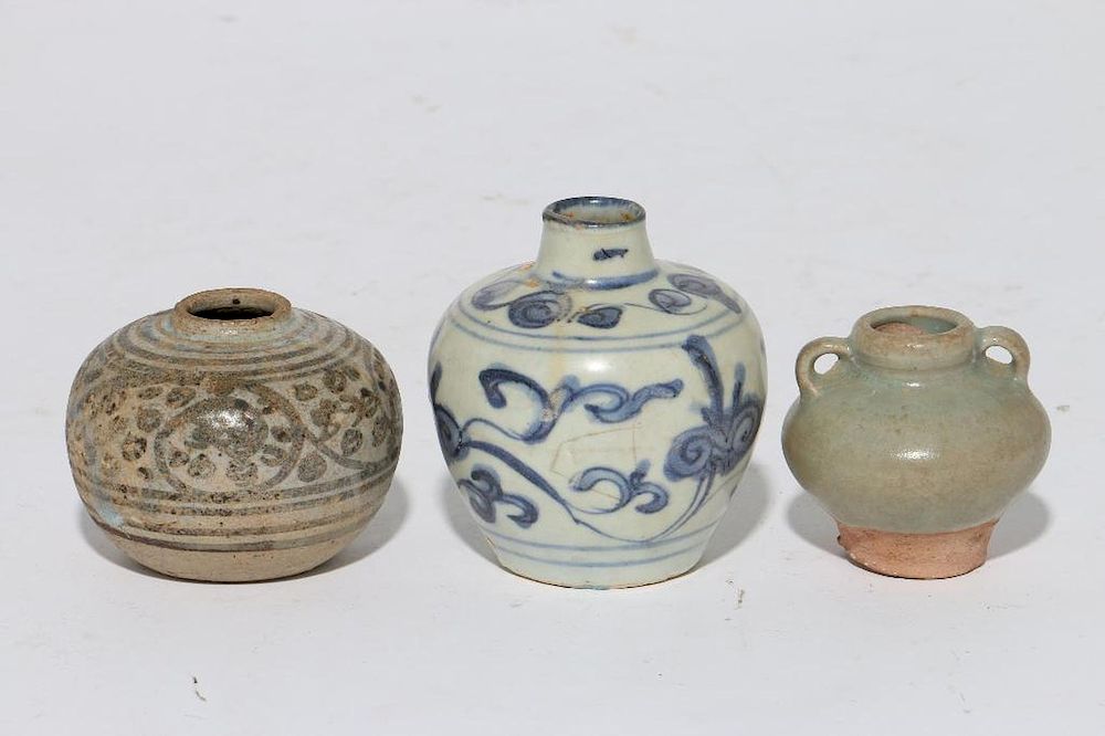 Appraisal: Three Ming period th century Chinese pottery vessels A group