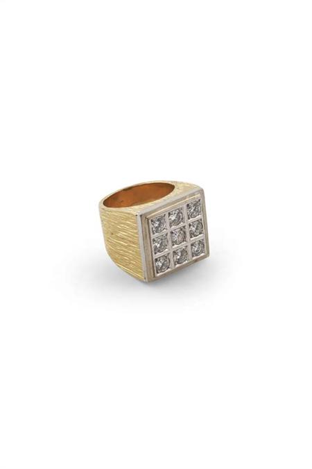 Appraisal: A modern diamond set ring the square front box set