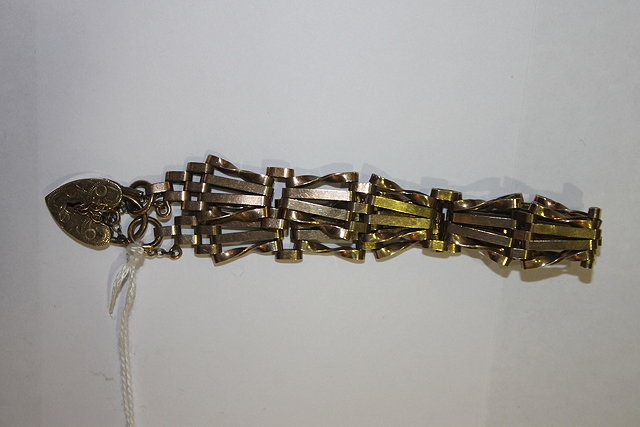 Appraisal: A CT GOLD BRACELET of gate link form with ct