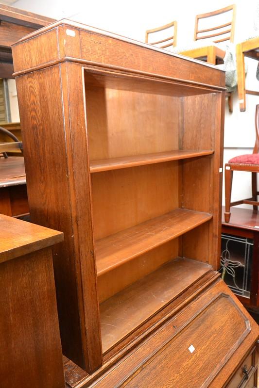 Appraisal: AN ANTIQUE STYLE OAK BOOK SHELF ANTIQUE STYLE OAK BOOK