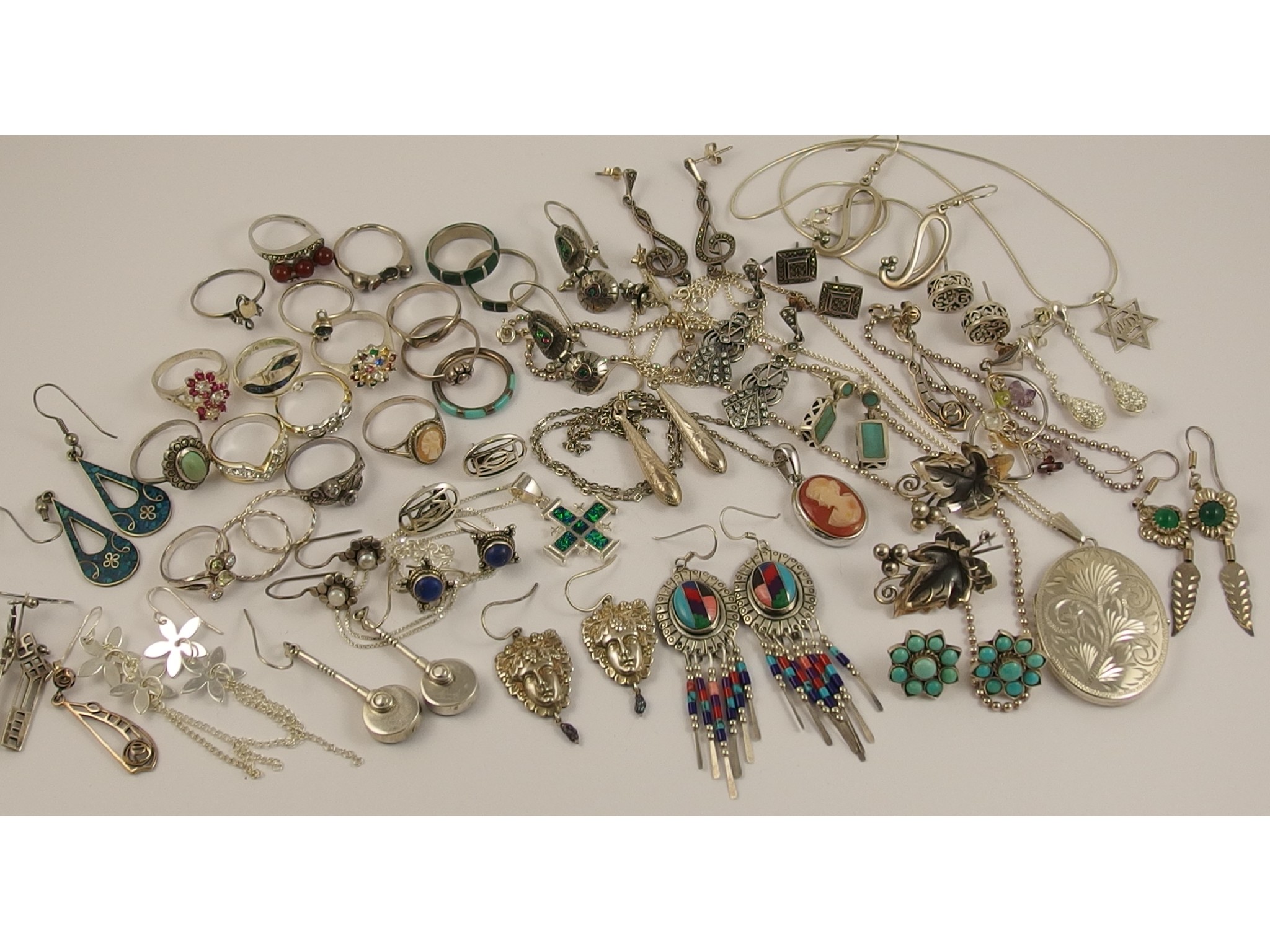 Appraisal: A collection of silver and white metal jewellery to include