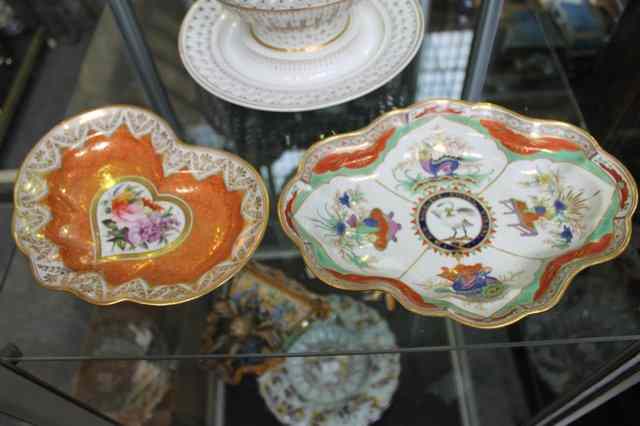 Appraisal: TWO CHAMBERLAINS WORCESTER DESSERT DISHES circa - one with the