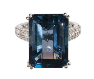 Appraisal: Blue topaz diamond and k white gold ring Blue topaz