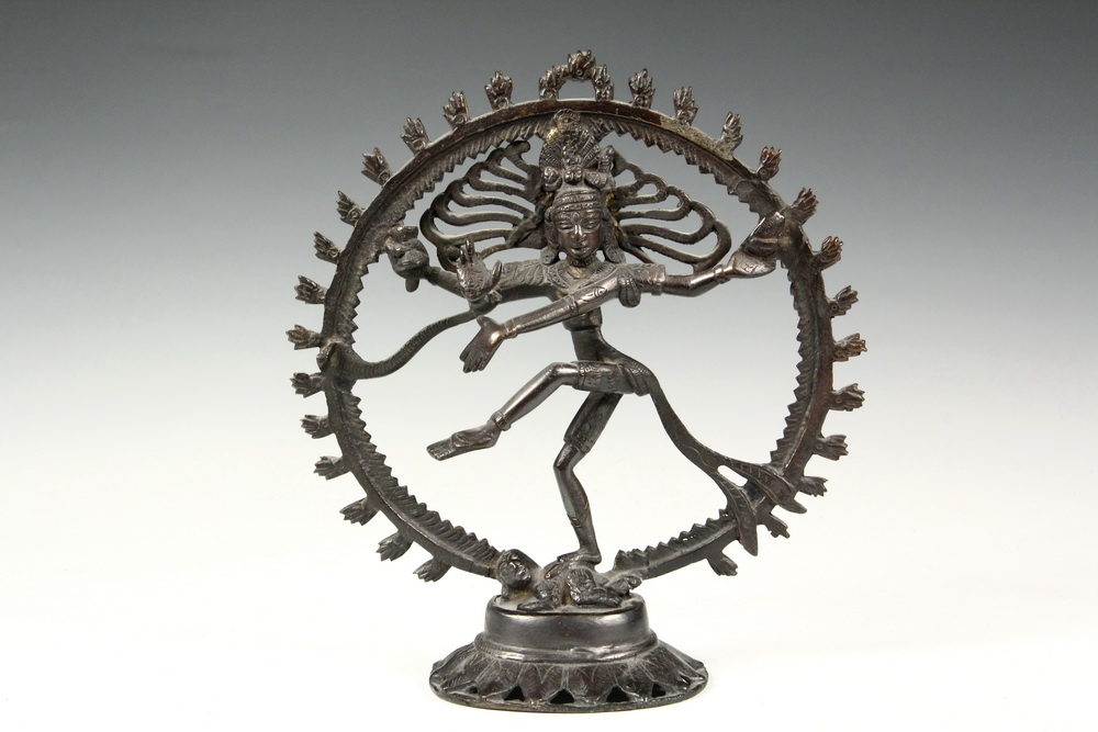 Appraisal: HINDU BRONZE FIGURE - th c Indian Altar Diety Dancing