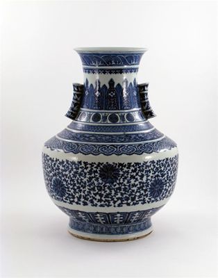 Appraisal: A good large Chinese blue and white Hu-shaped vase the