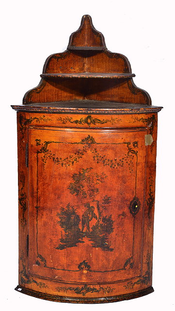 Appraisal: A PAINTED HANGING CORNER CABINET the interior fitted with two