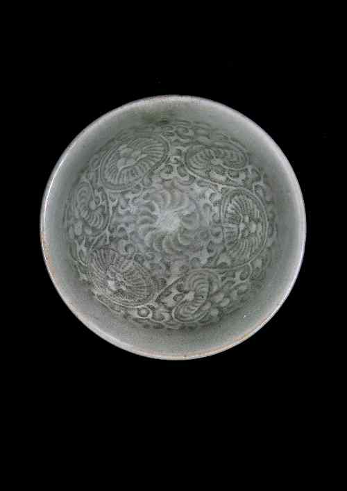 Appraisal: A Chinese green glazed press moulded tea bowl decorated to