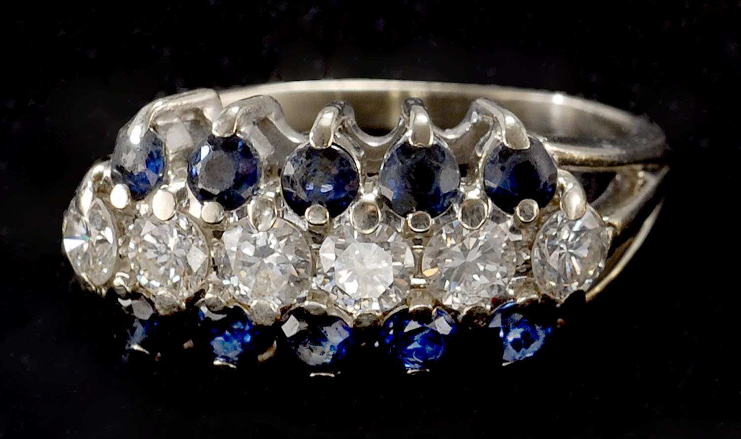 Appraisal: DIAMOND AND SAPPHIRE RING Row of six central diamonds between