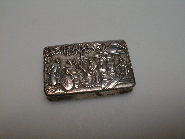 Appraisal: A Chinese silver snuff box of rectangular form the hinged